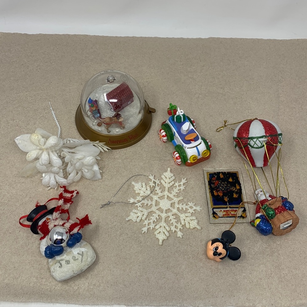 8 pc Christmas holidays decorations with defects/missing pieces, sold as is!